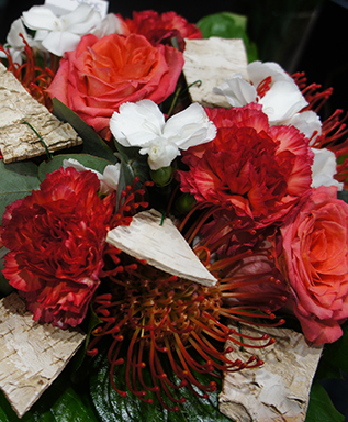 bouquet oeillets rouge et blanc fleuriste saint andré de cubzac fleurine