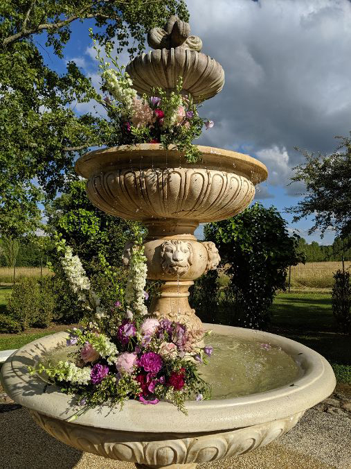 fontaine d'eau fleurine pour cérémonie de mariage